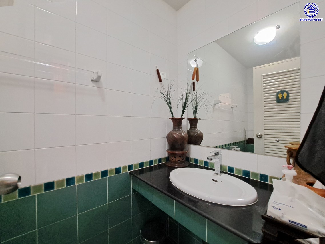 บ้านเดี่ยวมือสองนนทบุรี โครงการ ภัสสร8 บางใหญ่ หลังมุม เนื้อที่ 56.50 ตร.ว. พื้นที่ใช้สอย 147 ตร.ม. ฟังก์ชัน 3 ห้องนอน 3 ห้องน้ำ จอดรถได้ 2 คัน  แถมฟรี! เครื่องปรับอากาศ 3 เครื่อง บนทำเลศักยภาพ โครงการติดถนนใหญ่ เชื่อมต่อถนนกาญจนาภิเษก ,ถนนบางใหญ่-บางคูลัด ใกล้เซ็นทรัลเวสต์เกต ใกล้รถไฟฟ้าสายสีม่วง "สถานีตลาดบางใหญ่" และจุดขึ้นทางด่วน "ประจิมรัถยา"