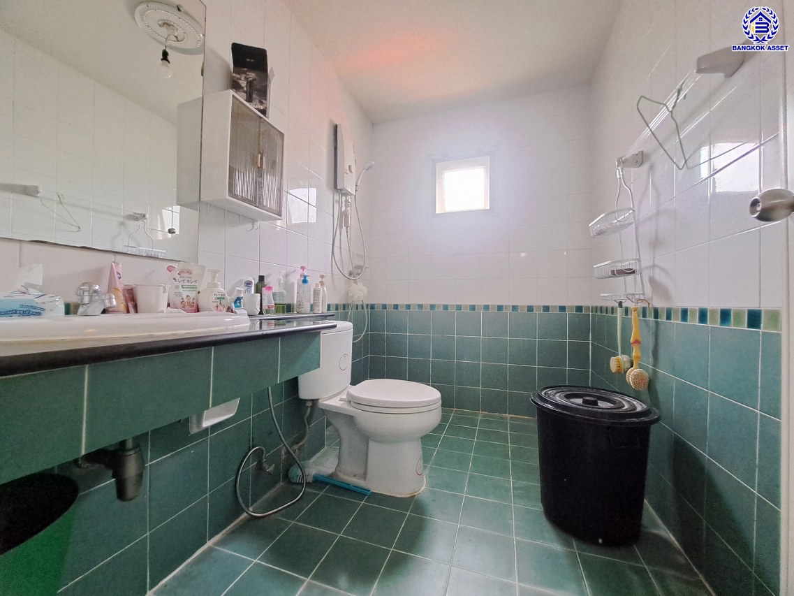 บ้านเดี่ยวมือสองนนทบุรี โครงการ ภัสสร8 บางใหญ่ หลังมุม เนื้อที่ 56.50 ตร.ว. พื้นที่ใช้สอย 147 ตร.ม. ฟังก์ชัน 3 ห้องนอน 3 ห้องน้ำ จอดรถได้ 2 คัน  แถมฟรี! เครื่องปรับอากาศ 3 เครื่อง บนทำเลศักยภาพ โครงการติดถนนใหญ่ เชื่อมต่อถนนกาญจนาภิเษก ,ถนนบางใหญ่-บางคูลัด ใกล้เซ็นทรัลเวสต์เกต ใกล้รถไฟฟ้าสายสีม่วง "สถานีตลาดบางใหญ่" และจุดขึ้นทางด่วน "ประจิมรัถยา"