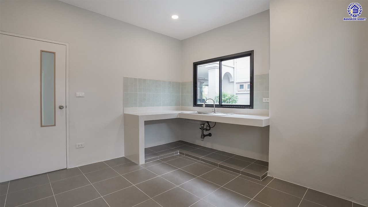 บ้านมือสองตกแต่งใหม่ โครงการ ศศิวัลย์ ดอนเมือง เนื้อที่ถึง 63 ตร.ว. พื้นที่ใช้สอย 220.2 ตร.ม. ฟังก์ชัน 4 ห้องนอน 3 ห้องน้ำ จอดรถได้ 2 คัน บนทำเลศักยภาพ เชื่อมต่อหลายเส้นทาง ใกล้ทางด่วน "ศรีรัช" รถไฟฟ้าสายสีแดง "สถานีดอนเมือง" และโรบินสัน ศรีสมาน