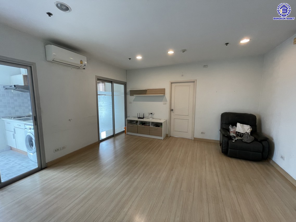 คอนโดมิเนียมมือสองกรุงเทพมหานคร โครงการ เซ็นทริค ซีน รัชวิภา พื้นที่ใช้สอย 70.40 ตร.ม. ฟังก์ชัน 2 ห้องนอน 2 ห้องน้ำ พร้อมของแถมอีกหลายรายการ ทำเลดีเชื่อมต่อถนนกรุงเทพ-นนทบุรี, ถนนวงศ์สว่าง, ถนนนครอินทร์ ติดใกล้รถไฟฟ้าสายสีม่วง "สถานีวงศ์สว่าง" ใกล้จุดขึ้นทางด่วน "ศรีรัช"