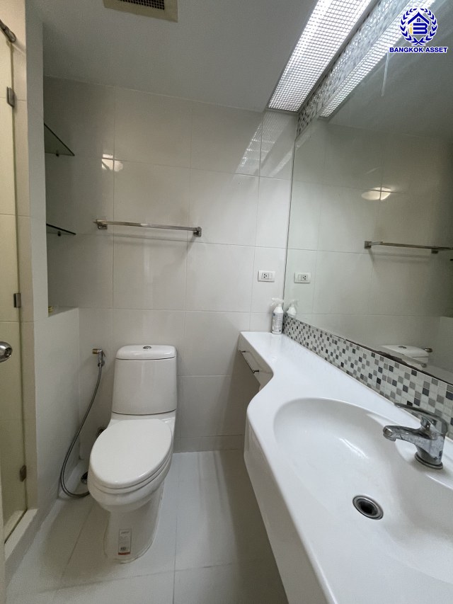 คอนโดมิเนียมมือสองกรุงเทพมหานคร โครงการ เซ็นทริค ซีน รัชวิภา พื้นที่ใช้สอย 70.40 ตร.ม. ฟังก์ชัน 2 ห้องนอน 2 ห้องน้ำ พร้อมของแถมอีกหลายรายการ ทำเลดีเชื่อมต่อถนนกรุงเทพ-นนทบุรี, ถนนวงศ์สว่าง, ถนนนครอินทร์ ติดใกล้รถไฟฟ้าสายสีม่วง "สถานีวงศ์สว่าง" ใกล้จุดขึ้นทางด่วน "ศรีรัช"