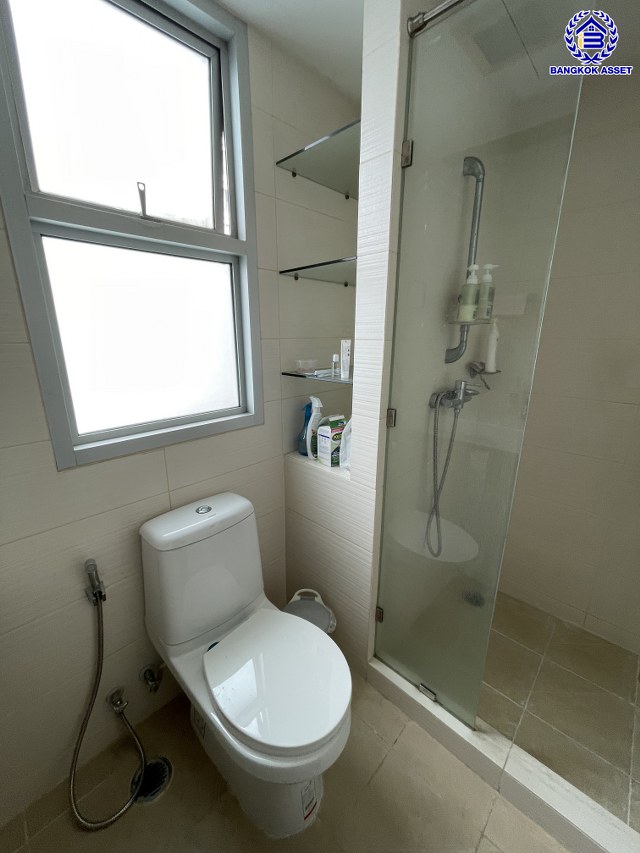 คอนโดมิเนียมมือสองกรุงเทพมหานคร โครงการ เซ็นทริค ซีน รัชวิภา พื้นที่ใช้สอย 70.40 ตร.ม. ฟังก์ชัน 2 ห้องนอน 2 ห้องน้ำ พร้อมของแถมอีกหลายรายการ ทำเลดีเชื่อมต่อถนนกรุงเทพ-นนทบุรี, ถนนวงศ์สว่าง, ถนนนครอินทร์ ติดใกล้รถไฟฟ้าสายสีม่วง "สถานีวงศ์สว่าง" ใกล้จุดขึ้นทางด่วน "ศรีรัช"