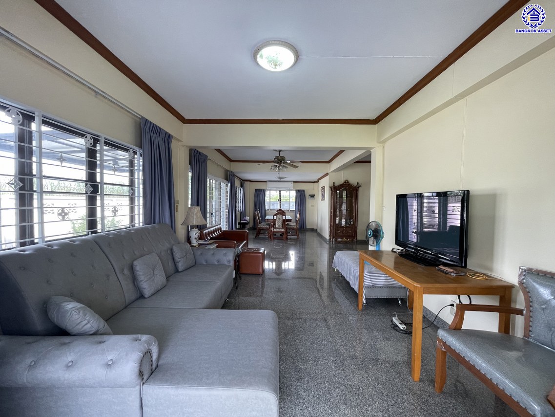 บ้านเดี่ยวมือสองปทุมธานี โครงการ ศุภาลัยธานี ลำลูกกา หลังมุม เนื้อที่ 90.80 ตร.ว. พื้นที่ใช้สอย 160 ตร.ม. ฟังก์ชัน 3 ห้องนอน 3 ห้องน้ำ 2 ที่จอดรถ แถมฟรี! เครื่องปรับอากาศ 3 เครื่อง และ เครื่องดูดควัน 1 เครื่อง บนทำเลดีที่สุด เชื่อมต่อถนนพระองค์เจ้า สาย4, ถนนลำลูกกา, ถนนรังสิต-นครนายก ใกล้ฟิวเจอร์พารค์รังสิต