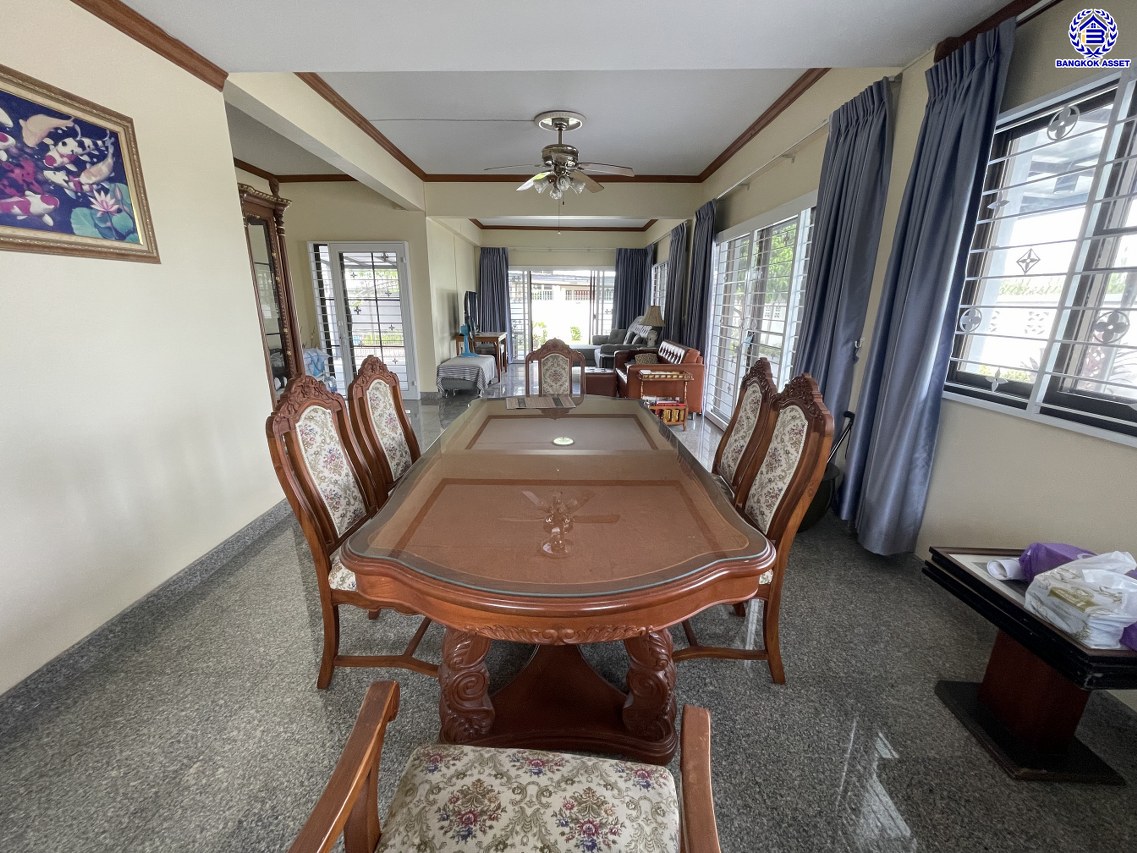 บ้านเดี่ยวมือสองปทุมธานี โครงการ ศุภาลัยธานี ลำลูกกา หลังมุม เนื้อที่ 90.80 ตร.ว. พื้นที่ใช้สอย 160 ตร.ม. ฟังก์ชัน 3 ห้องนอน 3 ห้องน้ำ 2 ที่จอดรถ แถมฟรี! เครื่องปรับอากาศ 3 เครื่อง และ เครื่องดูดควัน 1 เครื่อง บนทำเลดีที่สุด เชื่อมต่อถนนพระองค์เจ้า สาย4, ถนนลำลูกกา, ถนนรังสิต-นครนายก ใกล้ฟิวเจอร์พารค์รังสิต