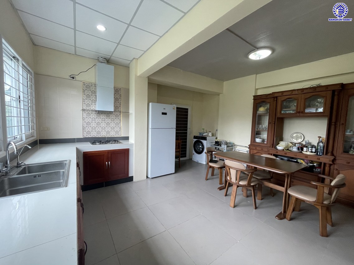 บ้านเดี่ยวมือสองปทุมธานี โครงการ ศุภาลัยธานี ลำลูกกา หลังมุม เนื้อที่ 90.80 ตร.ว. พื้นที่ใช้สอย 160 ตร.ม. ฟังก์ชัน 3 ห้องนอน 3 ห้องน้ำ 2 ที่จอดรถ แถมฟรี! เครื่องปรับอากาศ 3 เครื่อง และ เครื่องดูดควัน 1 เครื่อง บนทำเลดีที่สุด เชื่อมต่อถนนพระองค์เจ้า สาย4, ถนนลำลูกกา, ถนนรังสิต-นครนายก ใกล้ฟิวเจอร์พารค์รังสิต