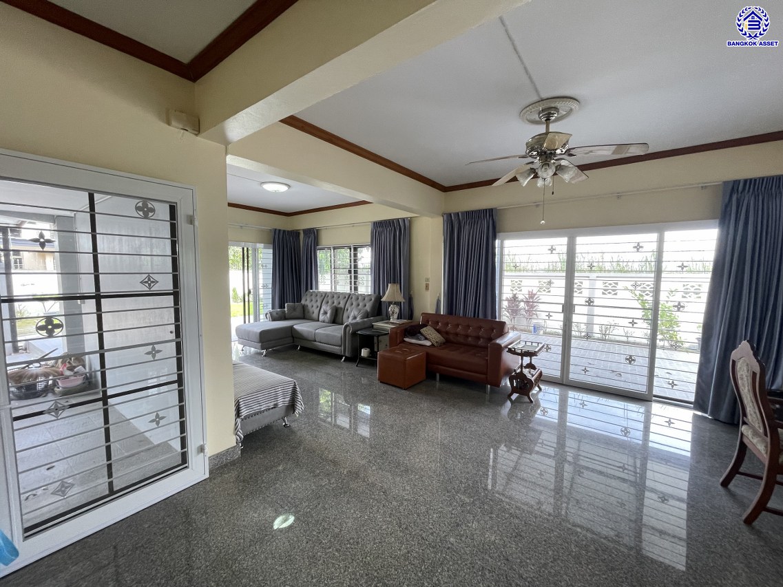 บ้านเดี่ยวมือสองปทุมธานี โครงการ ศุภาลัยธานี ลำลูกกา หลังมุม เนื้อที่ 90.80 ตร.ว. พื้นที่ใช้สอย 160 ตร.ม. ฟังก์ชัน 3 ห้องนอน 3 ห้องน้ำ 2 ที่จอดรถ แถมฟรี! เครื่องปรับอากาศ 3 เครื่อง และ เครื่องดูดควัน 1 เครื่อง บนทำเลดีที่สุด เชื่อมต่อถนนพระองค์เจ้า สาย4, ถนนลำลูกกา, ถนนรังสิต-นครนายก ใกล้ฟิวเจอร์พารค์รังสิต