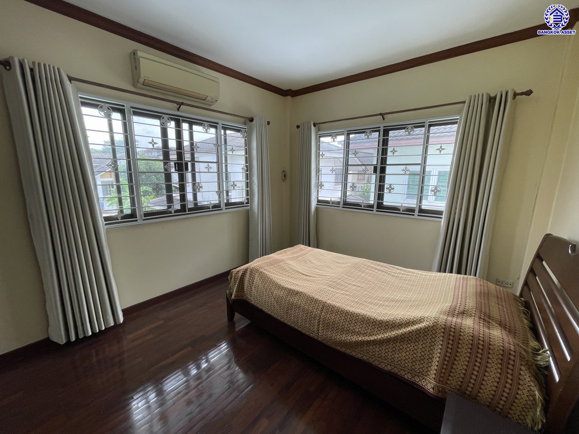 บ้านเดี่ยวมือสองปทุมธานี โครงการ ศุภาลัยธานี ลำลูกกา หลังมุม เนื้อที่ 90.80 ตร.ว. พื้นที่ใช้สอย 160 ตร.ม. ฟังก์ชัน 3 ห้องนอน 3 ห้องน้ำ 2 ที่จอดรถ แถมฟรี! เครื่องปรับอากาศ 3 เครื่อง และ เครื่องดูดควัน 1 เครื่อง บนทำเลดีที่สุด เชื่อมต่อถนนพระองค์เจ้า สาย4, ถนนลำลูกกา, ถนนรังสิต-นครนายก ใกล้ฟิวเจอร์พารค์รังสิต