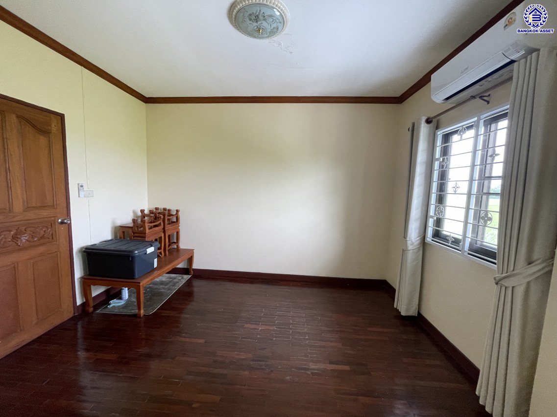 บ้านเดี่ยวมือสองปทุมธานี โครงการ ศุภาลัยธานี ลำลูกกา หลังมุม เนื้อที่ 90.80 ตร.ว. พื้นที่ใช้สอย 160 ตร.ม. ฟังก์ชัน 3 ห้องนอน 3 ห้องน้ำ 2 ที่จอดรถ แถมฟรี! เครื่องปรับอากาศ 3 เครื่อง และ เครื่องดูดควัน 1 เครื่อง บนทำเลดีที่สุด เชื่อมต่อถนนพระองค์เจ้า สาย4, ถนนลำลูกกา, ถนนรังสิต-นครนายก ใกล้ฟิวเจอร์พารค์รังสิต