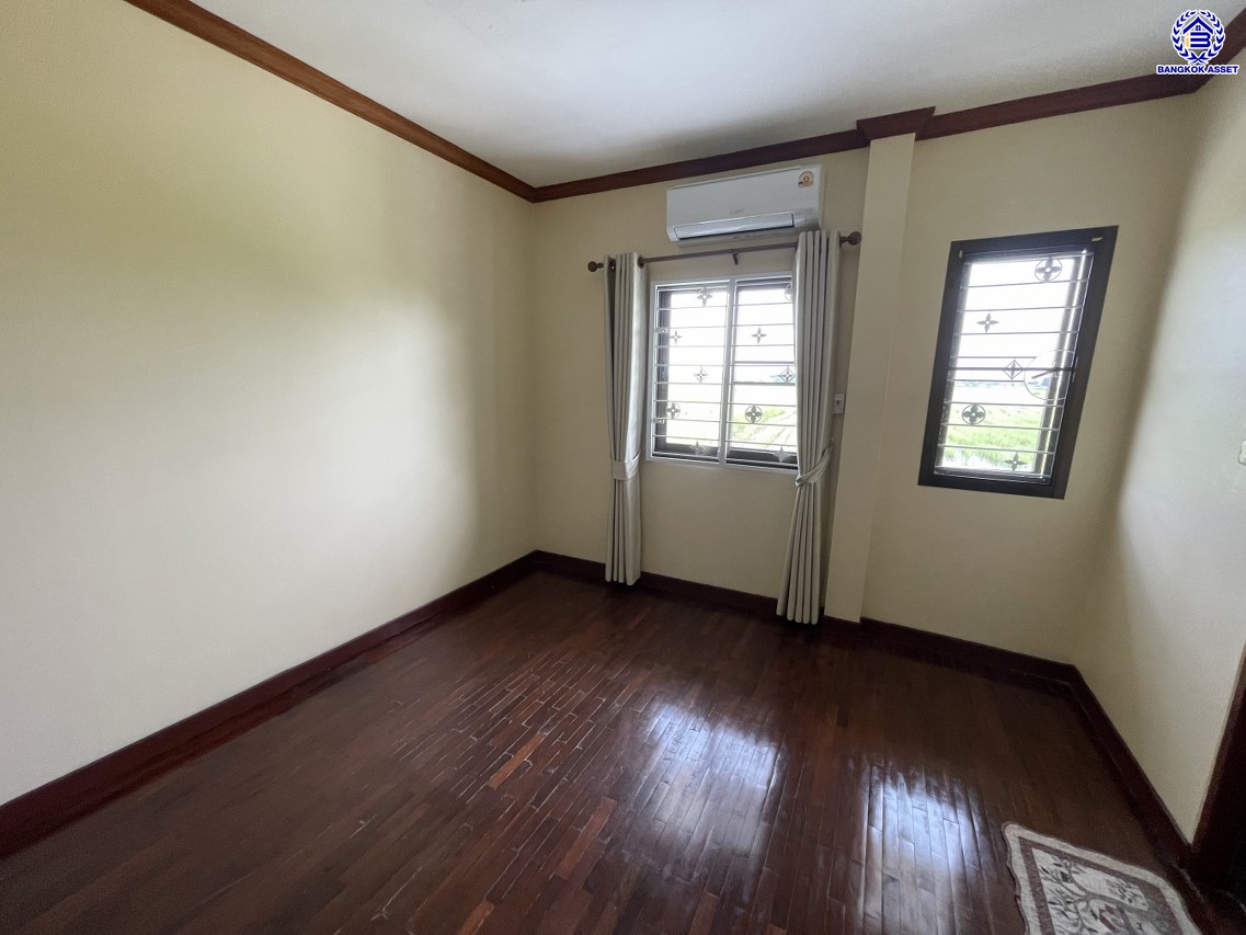 บ้านเดี่ยวมือสองปทุมธานี โครงการ ศุภาลัยธานี ลำลูกกา หลังมุม เนื้อที่ 90.80 ตร.ว. พื้นที่ใช้สอย 160 ตร.ม. ฟังก์ชัน 3 ห้องนอน 3 ห้องน้ำ 2 ที่จอดรถ แถมฟรี! เครื่องปรับอากาศ 3 เครื่อง และ เครื่องดูดควัน 1 เครื่อง บนทำเลดีที่สุด เชื่อมต่อถนนพระองค์เจ้า สาย4, ถนนลำลูกกา, ถนนรังสิต-นครนายก ใกล้ฟิวเจอร์พารค์รังสิต