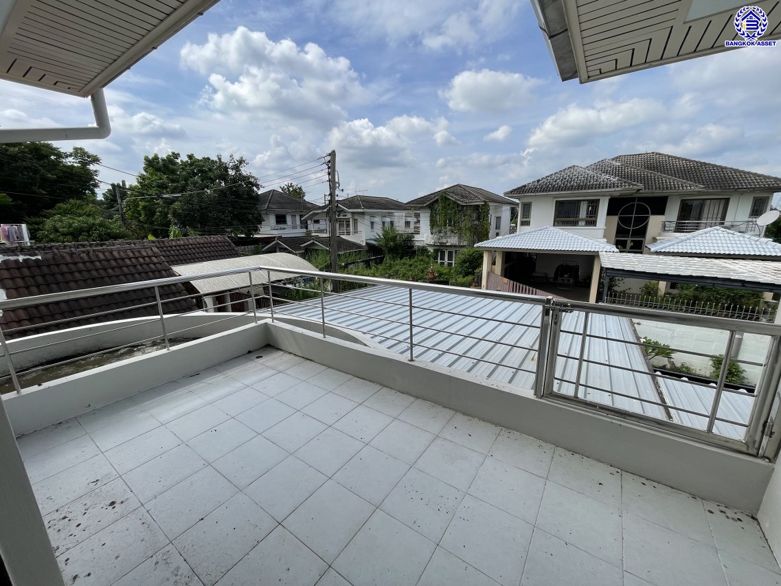 บ้านเดี่ยวมือสองปทุมธานี โครงการ ศุภาลัยธานี ลำลูกกา หลังมุม เนื้อที่ 90.80 ตร.ว. พื้นที่ใช้สอย 160 ตร.ม. ฟังก์ชัน 3 ห้องนอน 3 ห้องน้ำ 2 ที่จอดรถ แถมฟรี! เครื่องปรับอากาศ 3 เครื่อง และ เครื่องดูดควัน 1 เครื่อง บนทำเลดีที่สุด เชื่อมต่อถนนพระองค์เจ้า สาย4, ถนนลำลูกกา, ถนนรังสิต-นครนายก ใกล้ฟิวเจอร์พารค์รังสิต