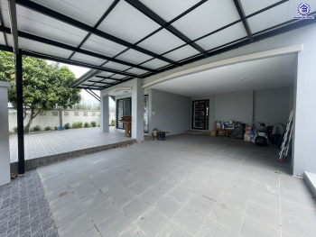 บ้านเดี่ยวมือสองปทุมธานี โครงการ ศุภาลัยธานี ลำลูกกา หลังมุม เนื้อที่ 90.80 ตร.ว. พื้นที่ใช้สอย 160 ตร.ม. ฟังก์ชัน 3 ห้องนอน 3 ห้องน้ำ 2 ที่จอดรถ แถมฟรี! เครื่องปรับอากาศ 3 เครื่อง และ เครื่องดูดควัน 1 เครื่อง บนทำเลดีที่สุด เชื่อมต่อถนนพระองค์เจ้า สาย4, ถนนลำลูกกา, ถนนรังสิต-นครนายก ใกล้ฟิวเจอร์พารค์รังสิต