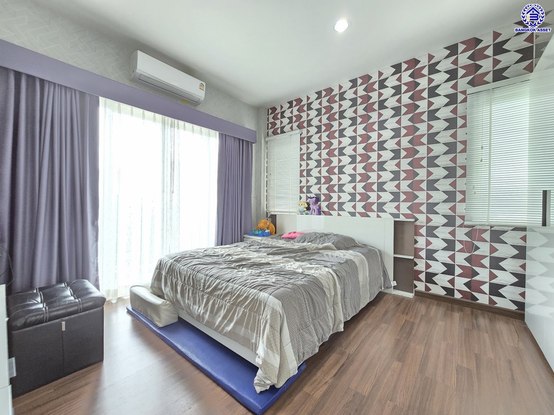 บ้านเดี่ยวมือสองนนทบุรี โครงการ ซื่อตรง โคซี่ บางบัวทอง หลังมุม เนื้อที่ 85.20 ตร.ว. พื้นที่ใช้สอย 160 ตร.ม. ฟังก์ชัน 4 ห้องนอน 3 ห้องน้ำ 2 ที่จอดรถ แถมฟรี! เครื่องปรับอากาศ, เครื่องทำน้ำอุ่น พร้อมเข้าอยู่ ทำเลเดินทางสะดวก เชื่อมต่อถนนกาญจนาภิเษก, ถนนปทุมธานี-บางเลน ใกล้รถไฟฟ้าสายสีม่วง "สถานีคลองบางไผ่"