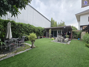 บ้านเดี่ยวมือสองนนทบุรี โครงการ ซื่อตรง โคซี่ บางบัวทอง หลังมุม เนื้อที่ 85.20 ตร.ว. พื้นที่ใช้สอย 160 ตร.ม. ฟังก์ชัน 4 ห้องนอน 3 ห้องน้ำ 2 ที่จอดรถ แถมฟรี! เครื่องปรับอากาศ, เครื่องทำน้ำอุ่น พร้อมเข้าอยู่ ทำเลเดินทางสะดวก เชื่อมต่อถนนกาญจนาภิเษก, ถนนปทุมธานี-บางเลน ใกล้รถไฟฟ้าสายสีม่วง "สถานีคลองบางไผ่"