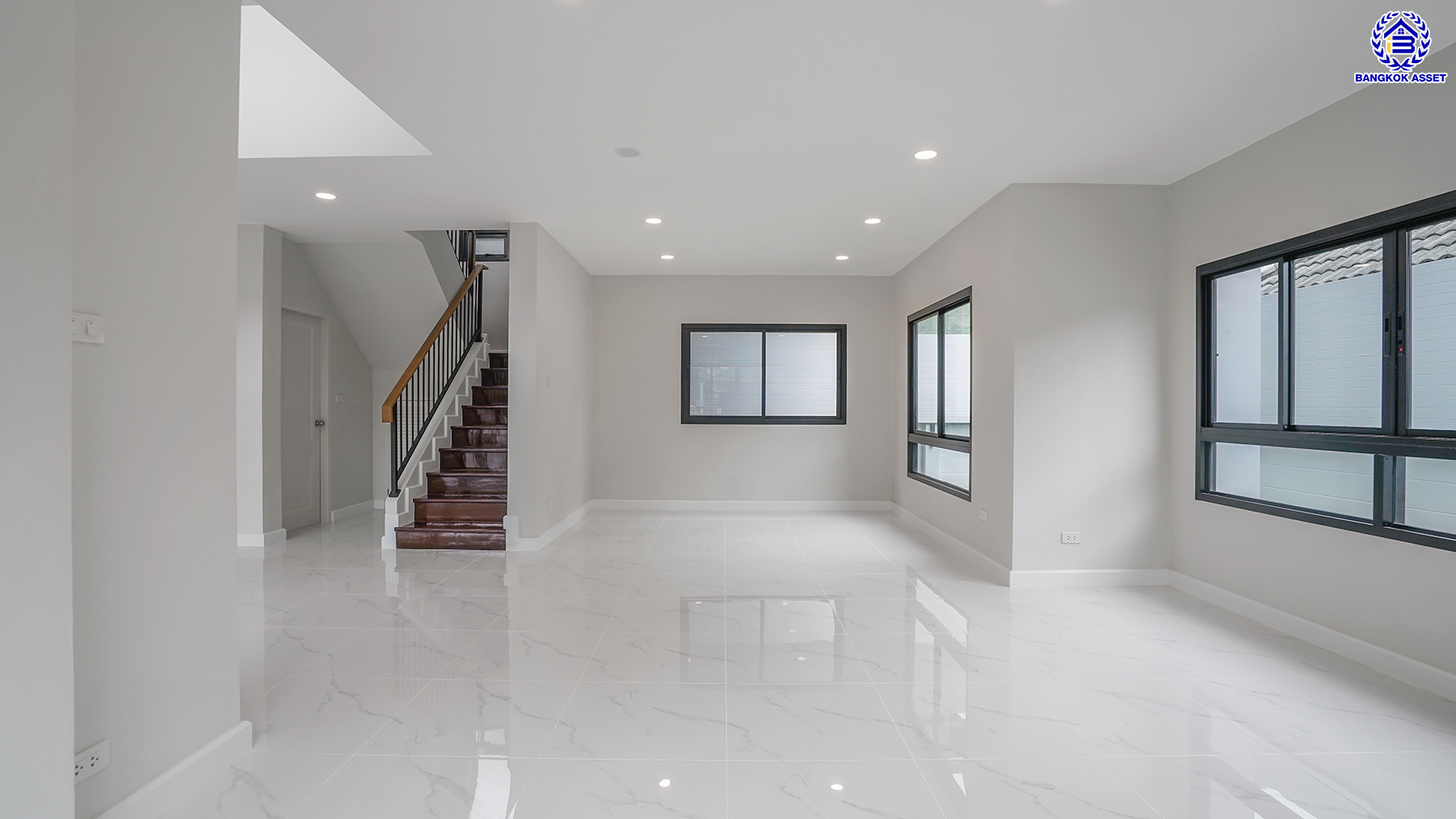 บ้านมือสองตกแต่งใหม่ โครงการ ยิ่งรวยนิเวศน์ ประชาชื่น เนื้อที่ 61 ตร.ว. พื้นที่ใช้สอย 249.92 ตร.ม. ฟังก์ชัน 4 ห้องนอน 3 ห้องน้ำ 2 ที่จอดรถ บนทำเลเชื่อมต่อหลายเส้นทาง ใกล้เซ็นทรัลแจ้งวัฒนะ เมืองทองธานี ทางด่วนศรีรัช และรถไฟฟ้าสายสีชมพู "สถานีแจ้งวัฒนะ14"