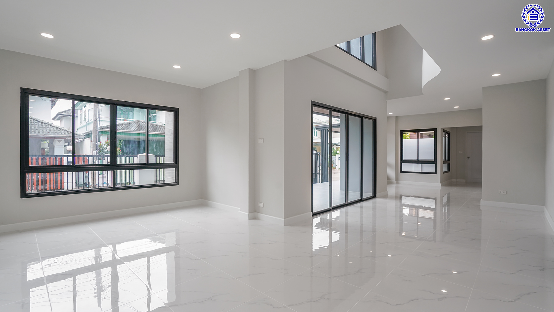 บ้านมือสองตกแต่งใหม่ โครงการ ยิ่งรวยนิเวศน์ ประชาชื่น เนื้อที่ 61 ตร.ว. พื้นที่ใช้สอย 249.92 ตร.ม. ฟังก์ชัน 4 ห้องนอน 3 ห้องน้ำ 2 ที่จอดรถ บนทำเลเชื่อมต่อหลายเส้นทาง ใกล้เซ็นทรัลแจ้งวัฒนะ เมืองทองธานี ทางด่วนศรีรัช และรถไฟฟ้าสายสีชมพู "สถานีแจ้งวัฒนะ14"