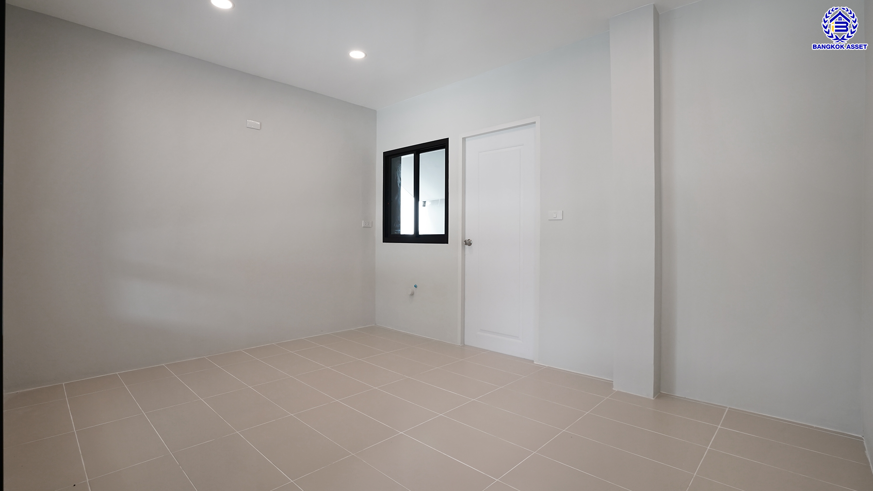 บ้านมือสองตกแต่งใหม่ โครงการ ยิ่งรวยนิเวศน์ ประชาชื่น เนื้อที่ 61 ตร.ว. พื้นที่ใช้สอย 249.92 ตร.ม. ฟังก์ชัน 4 ห้องนอน 3 ห้องน้ำ 2 ที่จอดรถ บนทำเลเชื่อมต่อหลายเส้นทาง ใกล้เซ็นทรัลแจ้งวัฒนะ เมืองทองธานี ทางด่วนศรีรัช และรถไฟฟ้าสายสีชมพู "สถานีแจ้งวัฒนะ14"