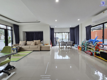 บ้านเดี่ยวมือสอง โครงการ คาซ่าแกรนด์ สุขาภิบาล5 เนื้อที่ 72 ตร.ว. พื้นที่ใช้สอย 255 ตร.ม. ฟังก์ชัน 4 ห้องนอน 4 ห้องน้ำ 2 ที่จอดรถ แถมฟรี! เครื่องปรับอากาศ, เครื่องทำน้ำอุ่น บนทำเลศักยภาพ เดินทางสะดวกเชื่อมต่อถนนสุขาภิบาล5, ถนนสายไหม, ถนนหทัยราษฎร์, ถนนลำลูกกา ใกล้ห้างสรรพสินค้า Fashion Island และจุดขึ้นทางด่วน "รามอินทรา-อาจณรงค์"