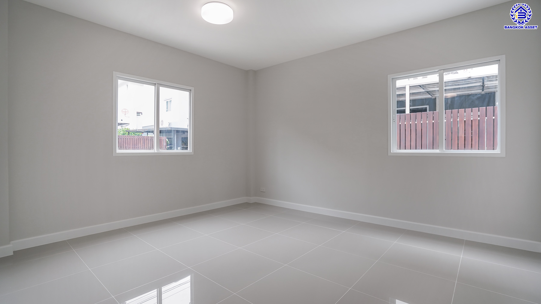 บ้านมือสองตกแต่งใหม่ โครงการ คาซ่าพรีเมี่ยม ราชพฤกษ์-พระราม5 บ้านเดี่ยวหลังใหญ่ 3 ชั้น แบรนด์ Q.House เนื้อที่ 50.4 ตร.ว. ดีไซน์ตอบทุกไลฟ์สไตล์ ฟังก์ชัน 3 ห้องนอนใหญ่ 4 ห้องน้ำ จอดรถได้ 2 คัน บนทำเลติดถนนใหญ่ เชื่อมต่อทุกเส้นทาง ใกล้ตลาดเจ้าพระยา, เดอะวอล์ค, ร.ร.เตรียมอุดมศึกษาฯ, เซ็นทรัลเวสต์เกตและรถไฟฟ้า "สถานีบางพลู"...