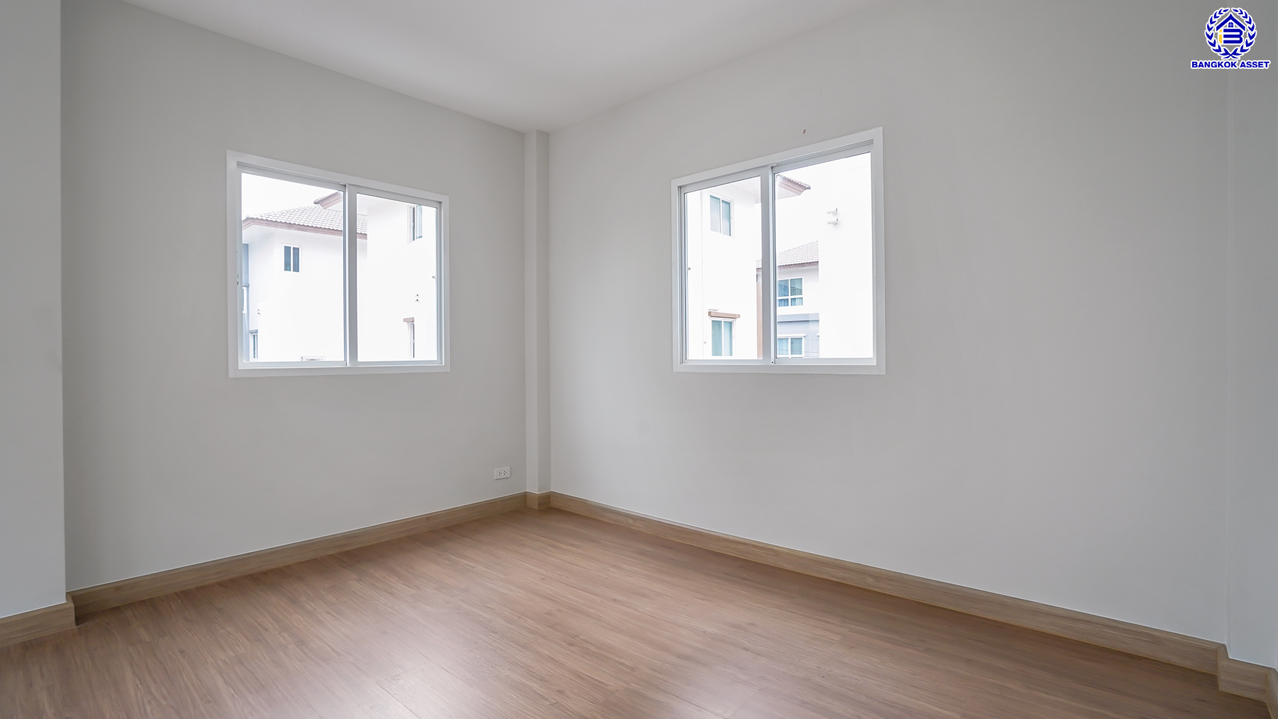 บ้านมือสองตกแต่งใหม่ โครงการ คาซ่าพรีเมี่ยม ราชพฤกษ์-พระราม5 บ้านเดี่ยวหลังใหญ่ 3 ชั้น แบรนด์ Q.House เนื้อที่ 50.4 ตร.ว. ดีไซน์ตอบทุกไลฟ์สไตล์ ฟังก์ชัน 3 ห้องนอนใหญ่ 4 ห้องน้ำ จอดรถได้ 2 คัน บนทำเลติดถนนใหญ่ เชื่อมต่อทุกเส้นทาง ใกล้ตลาดเจ้าพระยา, เดอะวอล์ค, ร.ร.เตรียมอุดมศึกษาฯ, เซ็นทรัลเวสต์เกตและรถไฟฟ้า "สถานีบางพลู"...