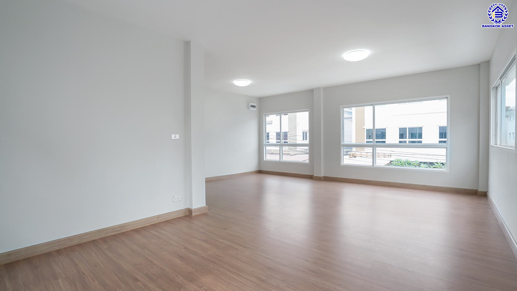 บ้านมือสองตกแต่งใหม่ โครงการ คาซ่าพรีเมี่ยม ราชพฤกษ์-พระราม5 บ้านเดี่ยวหลังใหญ่ 3 ชั้น แบรนด์ Q.House เนื้อที่ 50.4 ตร.ว. ดีไซน์ตอบทุกไลฟ์สไตล์ ฟังก์ชัน 3 ห้องนอนใหญ่ 4 ห้องน้ำ จอดรถได้ 2 คัน บนทำเลติดถนนใหญ่ เชื่อมต่อทุกเส้นทาง ใกล้ตลาดเจ้าพระยา, เดอะวอล์ค, ร.ร.เตรียมอุดมศึกษาฯ, เซ็นทรัลเวสต์เกตและรถไฟฟ้า "สถานีบางพลู"...