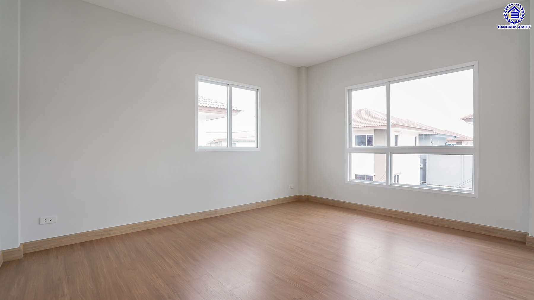 บ้านมือสองตกแต่งใหม่ โครงการ คาซ่าพรีเมี่ยม ราชพฤกษ์-พระราม5 บ้านเดี่ยวหลังใหญ่ 3 ชั้น แบรนด์ Q.House เนื้อที่ 50.4 ตร.ว. ดีไซน์ตอบทุกไลฟ์สไตล์ ฟังก์ชัน 3 ห้องนอนใหญ่ 4 ห้องน้ำ จอดรถได้ 2 คัน บนทำเลติดถนนใหญ่ เชื่อมต่อทุกเส้นทาง ใกล้ตลาดเจ้าพระยา, เดอะวอล์ค, ร.ร.เตรียมอุดมศึกษาฯ, เซ็นทรัลเวสต์เกตและรถไฟฟ้า "สถานีบางพลู"...