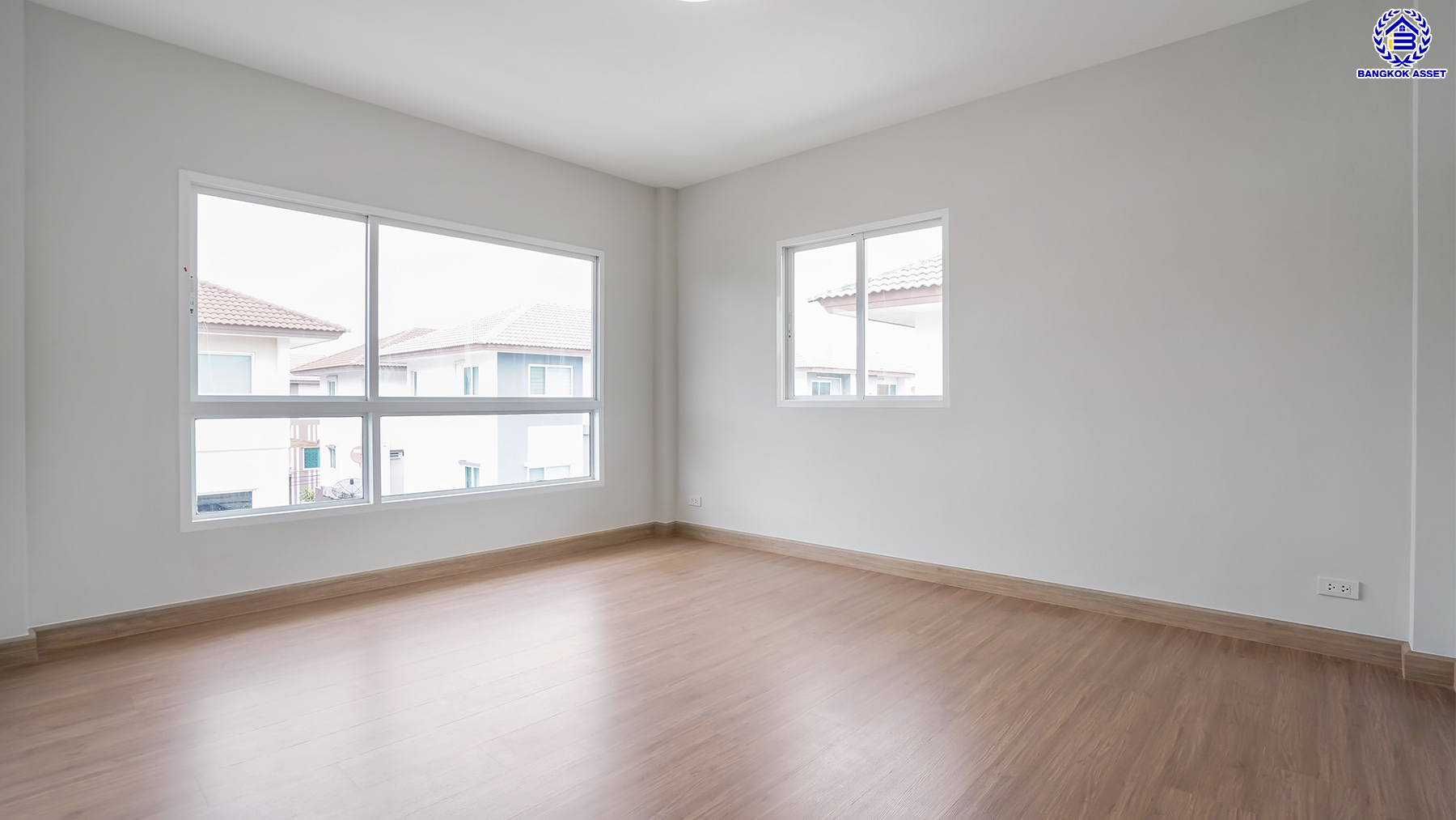 บ้านมือสองตกแต่งใหม่ โครงการ คาซ่าพรีเมี่ยม ราชพฤกษ์-พระราม5 บ้านเดี่ยวหลังใหญ่ 3 ชั้น แบรนด์ Q.House เนื้อที่ 50.4 ตร.ว. ดีไซน์ตอบทุกไลฟ์สไตล์ ฟังก์ชัน 3 ห้องนอนใหญ่ 4 ห้องน้ำ จอดรถได้ 2 คัน บนทำเลติดถนนใหญ่ เชื่อมต่อทุกเส้นทาง ใกล้ตลาดเจ้าพระยา, เดอะวอล์ค, ร.ร.เตรียมอุดมศึกษาฯ, เซ็นทรัลเวสต์เกตและรถไฟฟ้า "สถานีบางพลู"...