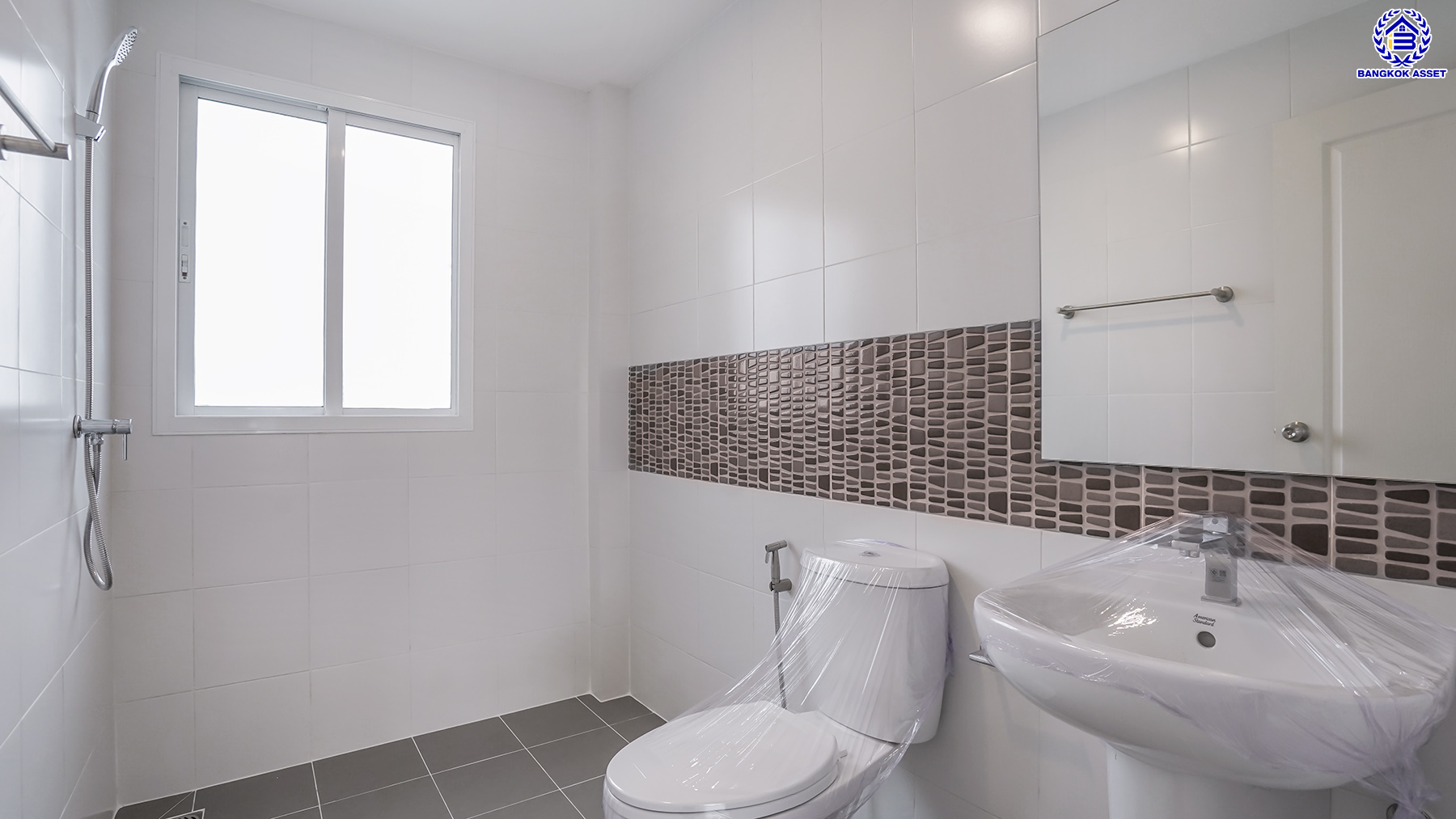 บ้านมือสองตกแต่งใหม่ โครงการ คาซ่าพรีเมี่ยม ราชพฤกษ์-พระราม5 บ้านเดี่ยวหลังใหญ่ 3 ชั้น แบรนด์ Q.House เนื้อที่ 50.4 ตร.ว. ดีไซน์ตอบทุกไลฟ์สไตล์ ฟังก์ชัน 3 ห้องนอนใหญ่ 4 ห้องน้ำ จอดรถได้ 2 คัน บนทำเลติดถนนใหญ่ เชื่อมต่อทุกเส้นทาง ใกล้ตลาดเจ้าพระยา, เดอะวอล์ค, ร.ร.เตรียมอุดมศึกษาฯ, เซ็นทรัลเวสต์เกตและรถไฟฟ้า "สถานีบางพลู"...