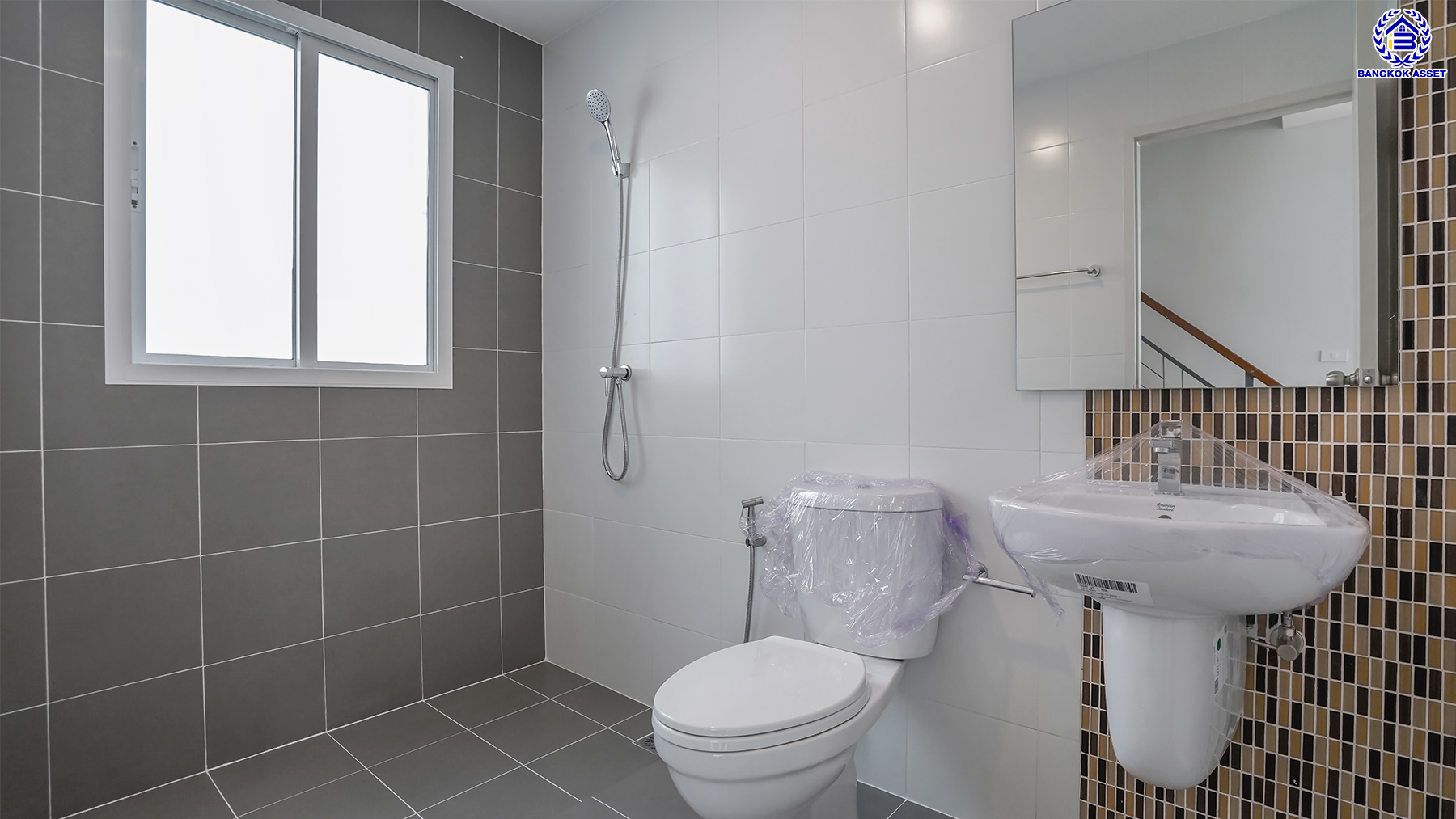 บ้านมือสองตกแต่งใหม่ โครงการ คาซ่าพรีเมี่ยม ราชพฤกษ์-พระราม5 บ้านเดี่ยวหลังใหญ่ 3 ชั้น แบรนด์ Q.House เนื้อที่ 50.4 ตร.ว. ดีไซน์ตอบทุกไลฟ์สไตล์ ฟังก์ชัน 3 ห้องนอนใหญ่ 4 ห้องน้ำ จอดรถได้ 2 คัน บนทำเลติดถนนใหญ่ เชื่อมต่อทุกเส้นทาง ใกล้ตลาดเจ้าพระยา, เดอะวอล์ค, ร.ร.เตรียมอุดมศึกษาฯ, เซ็นทรัลเวสต์เกตและรถไฟฟ้า "สถานีบางพลู"...