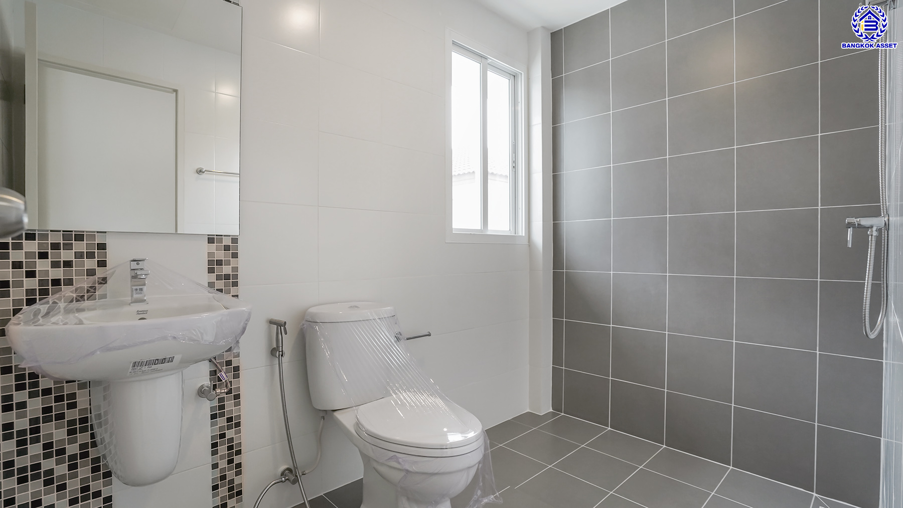 บ้านมือสองตกแต่งใหม่ โครงการ คาซ่าพรีเมี่ยม ราชพฤกษ์-พระราม5 บ้านเดี่ยวหลังใหญ่ 3 ชั้น แบรนด์ Q.House เนื้อที่ 50.4 ตร.ว. ดีไซน์ตอบทุกไลฟ์สไตล์ ฟังก์ชัน 3 ห้องนอนใหญ่ 4 ห้องน้ำ จอดรถได้ 2 คัน บนทำเลติดถนนใหญ่ เชื่อมต่อทุกเส้นทาง ใกล้ตลาดเจ้าพระยา, เดอะวอล์ค, ร.ร.เตรียมอุดมศึกษาฯ, เซ็นทรัลเวสต์เกตและรถไฟฟ้า "สถานีบางพลู"...