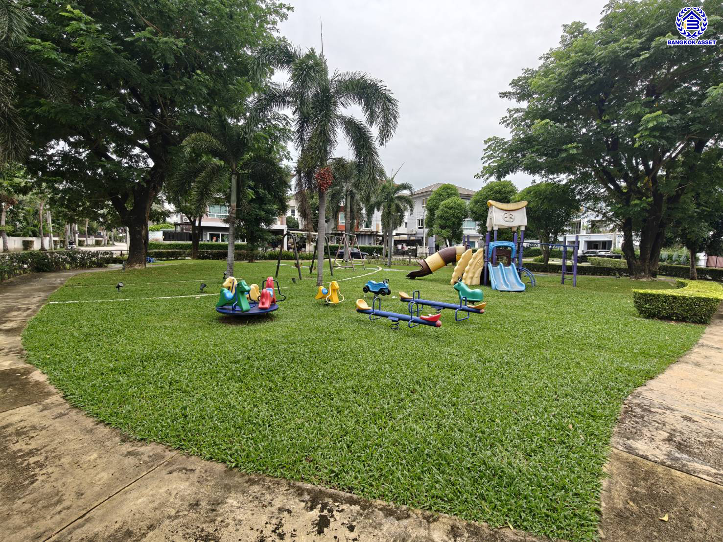 บ้านมือสองตกแต่งใหม่ โครงการ คาซ่าพรีเมี่ยม ราชพฤกษ์-พระราม5 บ้านเดี่ยวหลังใหญ่ 3 ชั้น แบรนด์ Q.House เนื้อที่ 50.4 ตร.ว. ดีไซน์ตอบทุกไลฟ์สไตล์ ฟังก์ชัน 3 ห้องนอนใหญ่ 4 ห้องน้ำ จอดรถได้ 2 คัน บนทำเลติดถนนใหญ่ เชื่อมต่อทุกเส้นทาง ใกล้ตลาดเจ้าพระยา, เดอะวอล์ค, ร.ร.เตรียมอุดมศึกษาฯ, เซ็นทรัลเวสต์เกตและรถไฟฟ้า "สถานีบางพลู"...