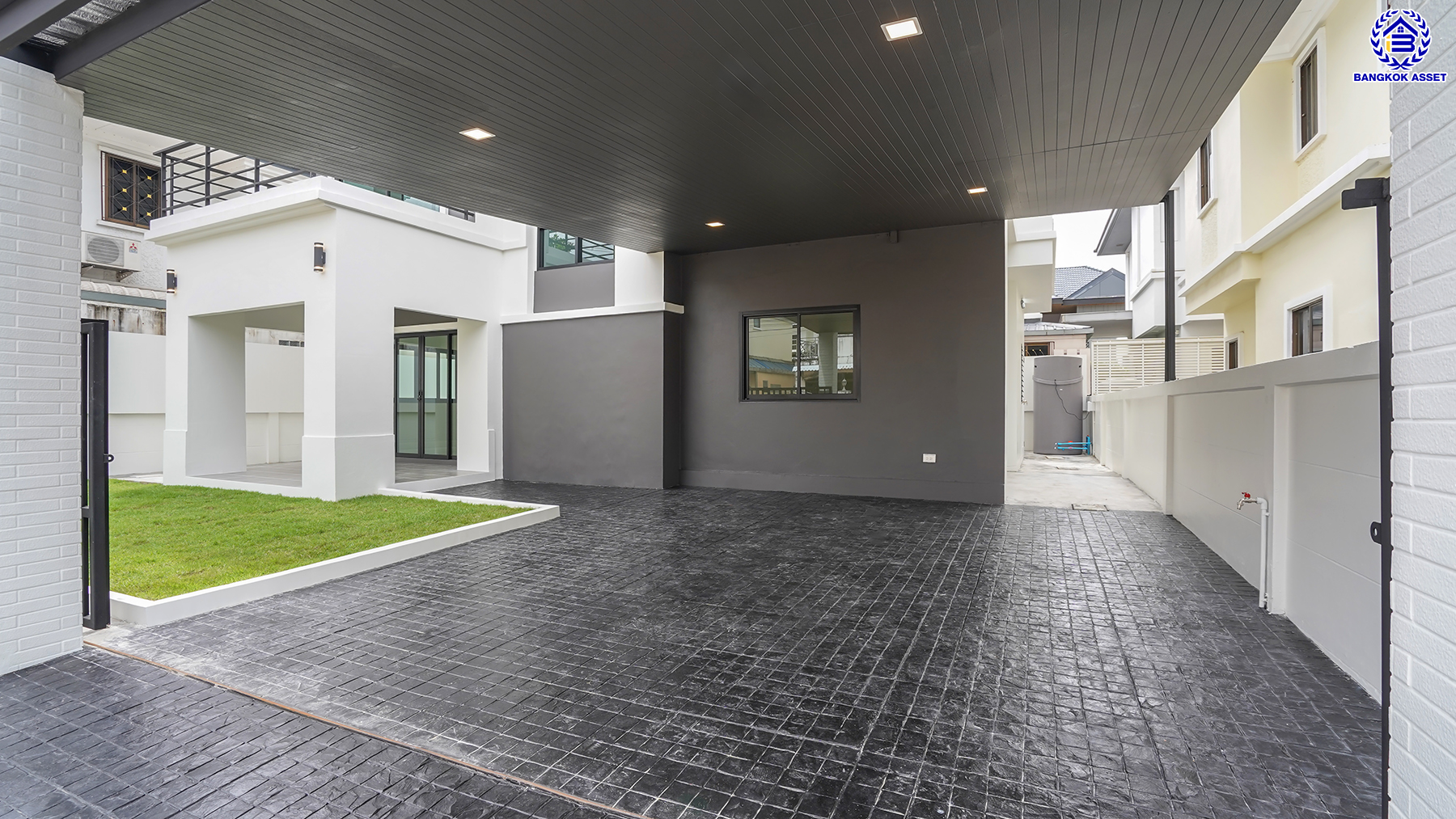 บ้านมือสองตกแต่งใหม่ โครงการ เพชรวัฒนะ เลียบคลองประปา บ้านเดี่ยวเนื้อที่ 50 ตร.ว. พื้นที่ใช้สอย 232.28 ตร.ม. พร้อมฟังก์ชัน 4 ห้องนอน 3 ห้องน้ำ จอดรถได้ 2 คัน บนทำเลเชื่อมต่อแจ้งวัฒนะ, ถนนศรีสมาน, ถนนสรงประภา เดินทางสะดวก ใกล้ทางด่วน "อุตราภิมุข" และรถไฟฟ้าสายสีชมพู "สถานีศรีรัช"...