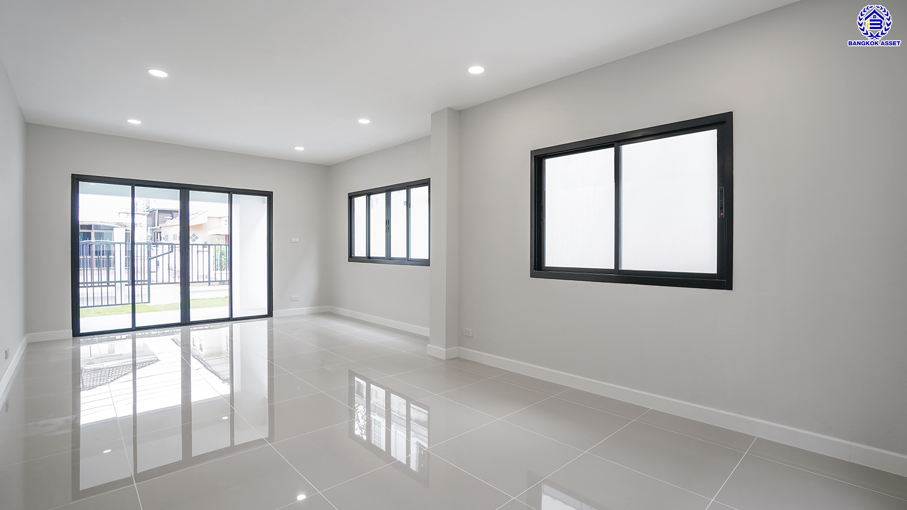 บ้านมือสองตกแต่งใหม่ โครงการ เพชรวัฒนะ เลียบคลองประปา บ้านเดี่ยวเนื้อที่ 50 ตร.ว. พื้นที่ใช้สอย 232.28 ตร.ม. พร้อมฟังก์ชัน 4 ห้องนอน 3 ห้องน้ำ จอดรถได้ 2 คัน บนทำเลเชื่อมต่อแจ้งวัฒนะ, ถนนศรีสมาน, ถนนสรงประภา เดินทางสะดวก ใกล้ทางด่วน "อุตราภิมุข" และรถไฟฟ้าสายสีชมพู "สถานีศรีรัช"...