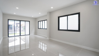 บ้านมือสองตกแต่งใหม่ โครงการ เพชรวัฒนะ เลียบคลองประปา บ้านเดี่ยวเนื้อที่ 50 ตร.ว. พื้นที่ใช้สอย 232.28 ตร.ม. พร้อมฟังก์ชัน 4 ห้องนอน 3 ห้องน้ำ จอดรถได้ 2 คัน บนทำเลเชื่อมต่อแจ้งวัฒนะ, ถนนศรีสมาน, ถนนสรงประภา เดินทางสะดวก ใกล้ทางด่วน "อุตราภิมุข" และรถไฟฟ้าสายสีชมพู "สถานีศรีรัช"...