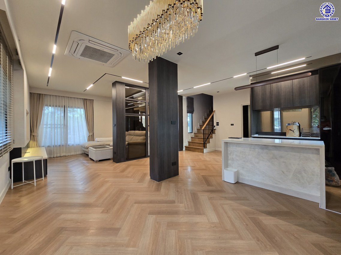 บ้านแฝดมือสองนนทบุรี โครงการ เวนิว เวสต์เกต กาญจนาภิเษก หลังมุม เนื้อที่ 38.20 ตร.ว. พื้นที่ใช้สอย 170 ตร.ม. ฟังก์ชัน 3 ห้องนอน 3 ห้องน้ำ 2 ที่จอดรถ แถมฟรี! เครื่องปรับอากาศ และ เครื่องทำนำอุ่น ทำเลเดินทางสะดวก เชื่อมต่อถนนกาญจนาภิเษก ถนนคลองถนน ถนนแก้วอินทร์ ใกล้ห้างสรรพสินค้าเซ็นทรัล เวสต์เกต รถไฟฟ้าสายสีม่วง "สถานีตลาดบางใหญ่" และจุดขึ้นมอเตอร์เวย์M81 "บางใหญ่ - กาญจนบุรี"