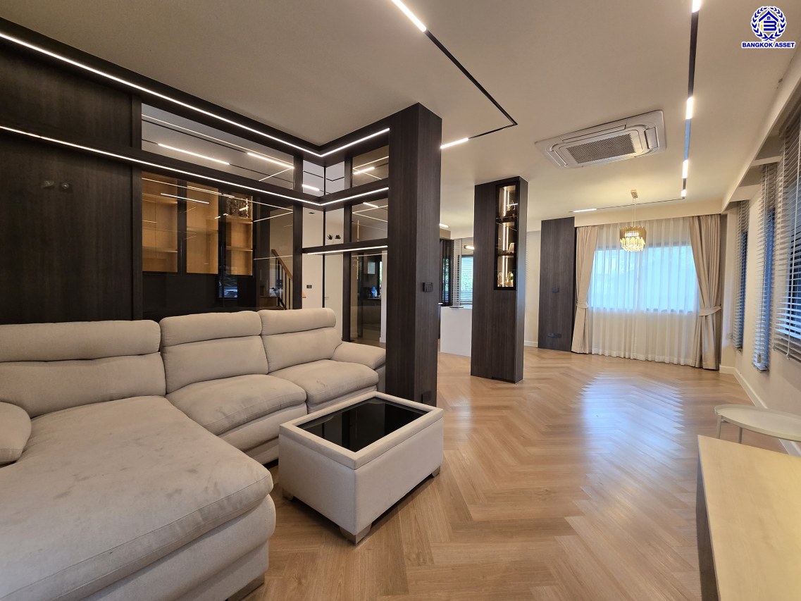 บ้านแฝดมือสองนนทบุรี โครงการ เวนิว เวสต์เกต กาญจนาภิเษก หลังมุม เนื้อที่ 38.20 ตร.ว. พื้นที่ใช้สอย 170 ตร.ม. ฟังก์ชัน 3 ห้องนอน 3 ห้องน้ำ 2 ที่จอดรถ แถมฟรี! เครื่องปรับอากาศ และ เครื่องทำนำอุ่น ทำเลเดินทางสะดวก เชื่อมต่อถนนกาญจนาภิเษก ถนนคลองถนน ถนนแก้วอินทร์ ใกล้ห้างสรรพสินค้าเซ็นทรัล เวสต์เกต รถไฟฟ้าสายสีม่วง "สถานีตลาดบางใหญ่" และจุดขึ้นมอเตอร์เวย์M81 "บางใหญ่ - กาญจนบุรี"