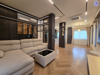 บ้านแฝดมือสองนนทบุรี โครงการ เวนิว เวสต์เกต กาญจนาภิเษก หลังมุม เนื้อที่ 38.20 ตร.ว. พื้นที่ใช้สอย 170 ตร.ม. ฟังก์ชัน 3 ห้องนอน 3 ห้องน้ำ 2 ที่จอดรถ แถมฟรี! เครื่องปรับอากาศ และ เครื่องทำนำอุ่น ทำเลเดินทางสะดวก เชื่อมต่อถนนกาญจนาภิเษก ถนนคลองถนน ถนนแก้วอินทร์ ใกล้ห้างสรรพสินค้าเซ็นทรัล เวสต์เกต รถไฟฟ้าสายสีม่วง "สถานีตลาดบางใหญ่" และจุดขึ้นมอเตอร์เวย์M81 "บางใหญ่ - กาญจนบุรี"