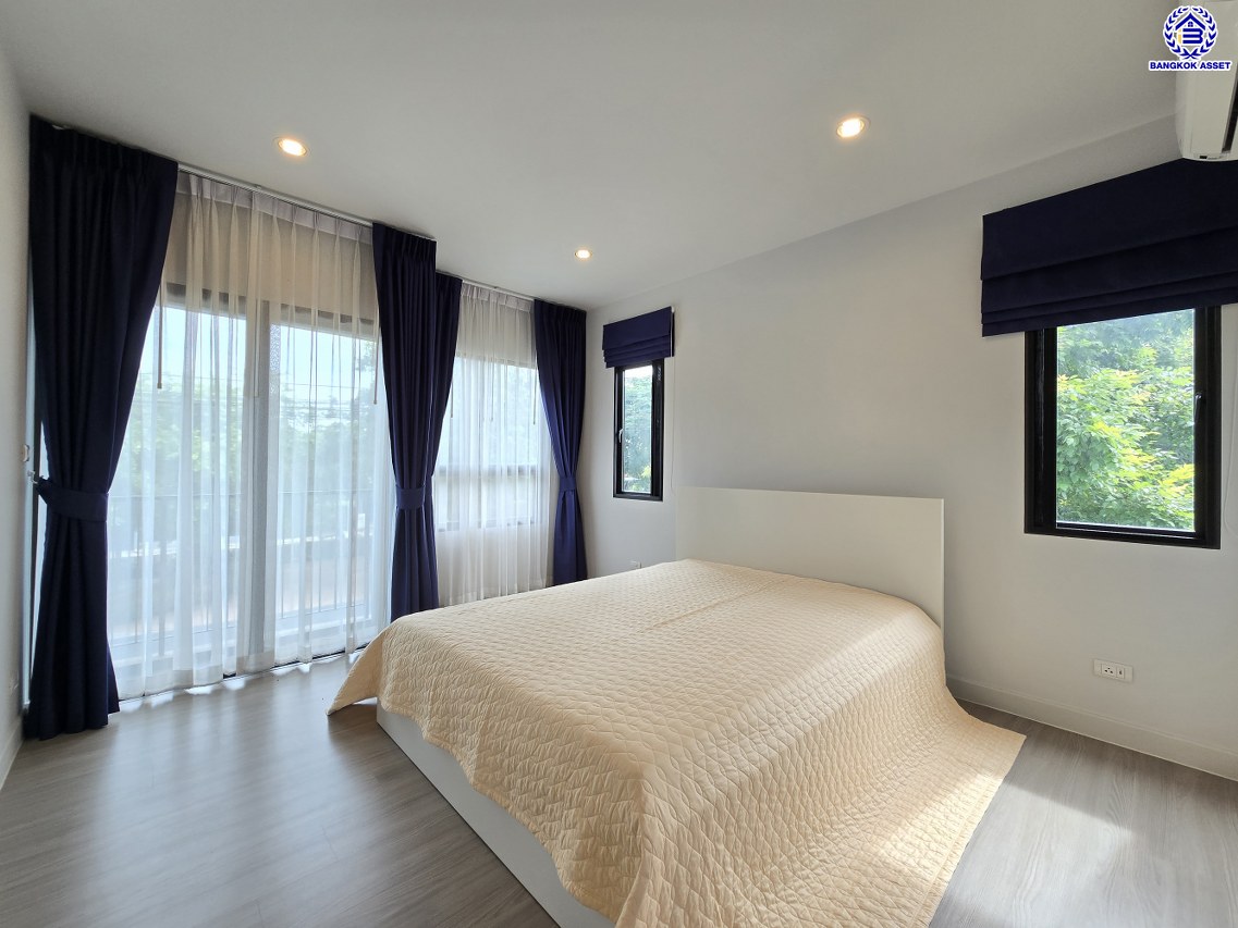 บ้านเดี่ยวมือสองนนทบุรี โครงการ อนาสิริ ชัยพฤกษ์-วงแหวน หลังมุม เนื้อที่ 56.70 ตร.ว. พื้นที่ใช้สอย 150 ตร.ม. ฟังก์ชัน 4 ห้องนอน 3 ห้องน้ำ 2 ที่จอดรถ บ้านสวยพร้อมเข้าอยู่ บนทำเลดี เชื่อมต่อถนนกาญจนาภิเษก, ถนนรัตนาธิเบศร์, ถนนบางกรวย-ไทรน้อย และใกล้จุดขึนทางด่วน "แจ้งวัฒนะ