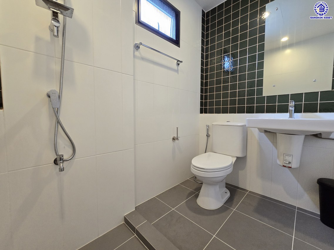 บ้านเดี่ยวมือสองนนทบุรี โครงการ อนาสิริ ชัยพฤกษ์-วงแหวน หลังมุม เนื้อที่ 56.70 ตร.ว. พื้นที่ใช้สอย 150 ตร.ม. ฟังก์ชัน 4 ห้องนอน 3 ห้องน้ำ 2 ที่จอดรถ บ้านสวยพร้อมเข้าอยู่ บนทำเลดี เชื่อมต่อถนนกาญจนาภิเษก, ถนนรัตนาธิเบศร์, ถนนบางกรวย-ไทรน้อย และใกล้จุดขึนทางด่วน "แจ้งวัฒนะ