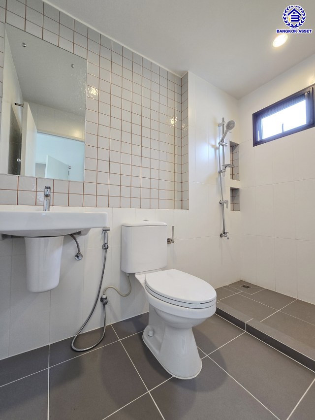 บ้านเดี่ยวมือสองนนทบุรี โครงการ อนาสิริ ชัยพฤกษ์-วงแหวน หลังมุม เนื้อที่ 56.70 ตร.ว. พื้นที่ใช้สอย 150 ตร.ม. ฟังก์ชัน 4 ห้องนอน 3 ห้องน้ำ 2 ที่จอดรถ บ้านสวยพร้อมเข้าอยู่ บนทำเลดี เชื่อมต่อถนนกาญจนาภิเษก, ถนนรัตนาธิเบศร์, ถนนบางกรวย-ไทรน้อย และใกล้จุดขึนทางด่วน "แจ้งวัฒนะ