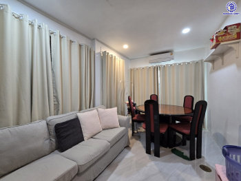 บ้านแฝดมือสองนนทบุรี โครงการ เดอะคลัสเตอร์วิลล์4 ราชพฤกษ์-สิรินธร เนื้อที่ 33.40 ตร.ว. พื้นที่ใช้สอย 140 ตร.ม. ฟังก์ชัน 4 ห้องนอน 3 ห้องน้ำ 1 ห้องแม่บ้าน  2 ที่จอดรถ แถมฟรี! เครื่องปรับอากาศ และ เครื่องปรับน้ำอุ่น พร้อมเข้าอยู่ได้เลย บนทำเลเดินทางสะดวก เชื่อมต่อถนนราชพฤกษ์ ถนนบรมราชชนนี ถนนสิรินธร ใกล้จุดขึ้นทางด่วน "ศรีรัช"