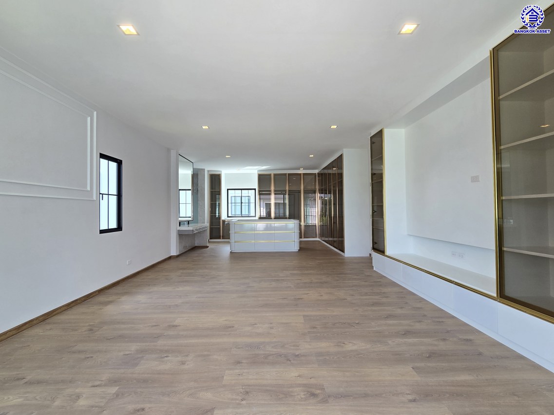 บ้านเดี่ยวมือสอง โครงการ ลัดดารมย์ พุทธมลฑลสาย3 หลังมุม เนื้อที่ 103.20 ตร.ว. พื้นที่ใช้สอย 354 ตร.ม. ฟังก์ชัน 4 ห้องนอน 6 ห้องน้ำ 1 ห้องแม่บ้าน 3 ที่จอดรถ แถมฟรี! เครื่องปรับอากาศ 4 เครื่อง พร้อมเข้าอยู่ได้ทันที โครงการบนทำเลเดินทางสะดวก เชื่อมต่อถนนพุทธมณฑลสาย3 ถนนบรมราชชนนี ถนนวงแหวนกาญจนาภิเษก ใกล้ห้างสรรพสินค้าเซ็นทรัล ศาลายา