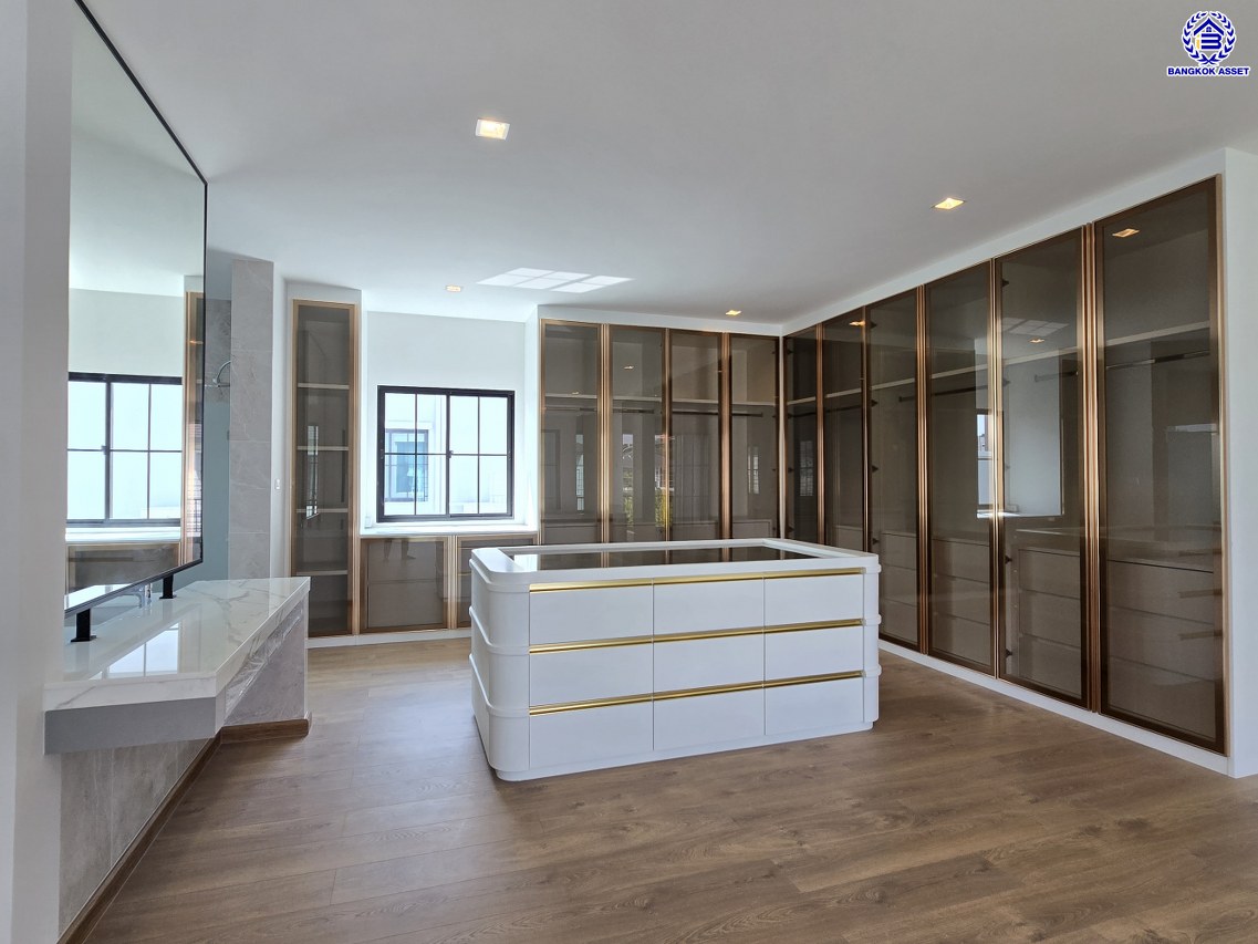 บ้านเดี่ยวมือสอง โครงการ ลัดดารมย์ พุทธมลฑลสาย3 หลังมุม เนื้อที่ 103.20 ตร.ว. พื้นที่ใช้สอย 354 ตร.ม. ฟังก์ชัน 4 ห้องนอน 6 ห้องน้ำ 1 ห้องแม่บ้าน 3 ที่จอดรถ แถมฟรี! เครื่องปรับอากาศ 4 เครื่อง พร้อมเข้าอยู่ได้ทันที โครงการบนทำเลเดินทางสะดวก เชื่อมต่อถนนพุทธมณฑลสาย3 ถนนบรมราชชนนี ถนนวงแหวนกาญจนาภิเษก ใกล้ห้างสรรพสินค้าเซ็นทรัล ศาลายา