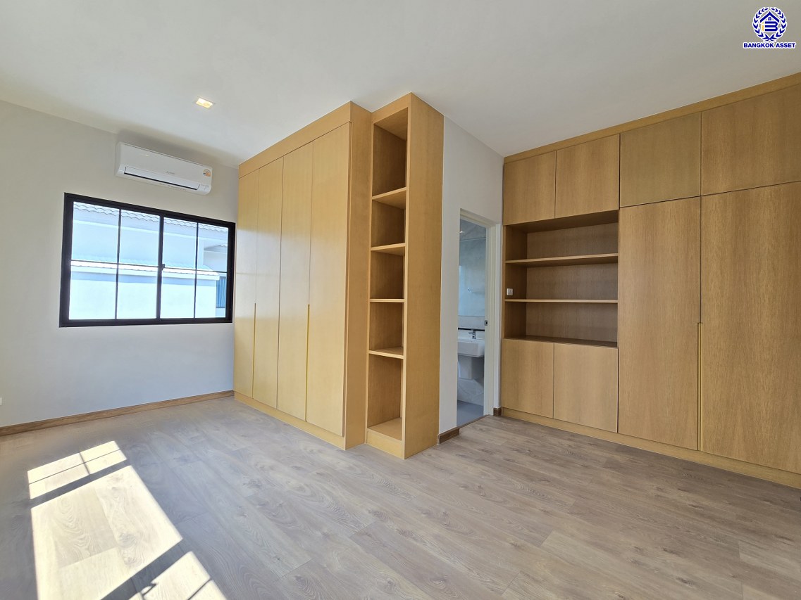 บ้านเดี่ยวมือสอง โครงการ ลัดดารมย์ พุทธมลฑลสาย3 หลังมุม เนื้อที่ 103.20 ตร.ว. พื้นที่ใช้สอย 354 ตร.ม. ฟังก์ชัน 4 ห้องนอน 6 ห้องน้ำ 1 ห้องแม่บ้าน 3 ที่จอดรถ แถมฟรี! เครื่องปรับอากาศ 4 เครื่อง พร้อมเข้าอยู่ได้ทันที โครงการบนทำเลเดินทางสะดวก เชื่อมต่อถนนพุทธมณฑลสาย3 ถนนบรมราชชนนี ถนนวงแหวนกาญจนาภิเษก ใกล้ห้างสรรพสินค้าเซ็นทรัล ศาลายา