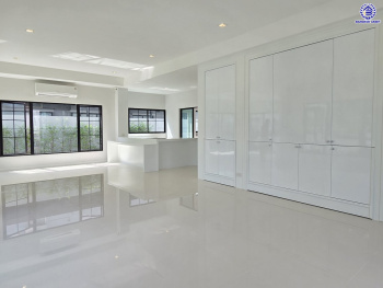 บ้านเดี่ยวมือสอง โครงการ ลัดดารมย์ พุทธมลฑลสาย3 หลังมุม เนื้อที่ 103.20 ตร.ว. พื้นที่ใช้สอย 354 ตร.ม. ฟังก์ชัน 4 ห้องนอน 6 ห้องน้ำ 1 ห้องแม่บ้าน 3 ที่จอดรถ แถมฟรี! เครื่องปรับอากาศ 4 เครื่อง พร้อมเข้าอยู่ได้ทันที โครงการบนทำเลเดินทางสะดวก เชื่อมต่อถนนพุทธมณฑลสาย3 ถนนบรมราชชนนี ถนนวงแหวนกาญจนาภิเษก ใกล้ห้างสรรพสินค้าเซ็นทรัล ศาลายา