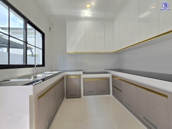 บ้านเดี่ยวมือสอง โครงการ ลัดดารมย์ พุทธมลฑลสาย3 หลังมุม เนื้อที่ 103.20 ตร.ว. พื้นที่ใช้สอย 354 ตร.ม. ฟังก์ชัน 4 ห้องนอน 6 ห้องน้ำ 1 ห้องแม่บ้าน 3 ที่จอดรถ แถมฟรี! เครื่องปรับอากาศ 4 เครื่อง พร้อมเข้าอยู่ได้ทันที โครงการบนทำเลเดินทางสะดวก เชื่อมต่อถนนพุทธมณฑลสาย3 ถนนบรมราชชนนี ถนนวงแหวนกาญจนาภิเษก ใกล้ห้างสรรพสินค้าเซ็นทรัล ศาลายา