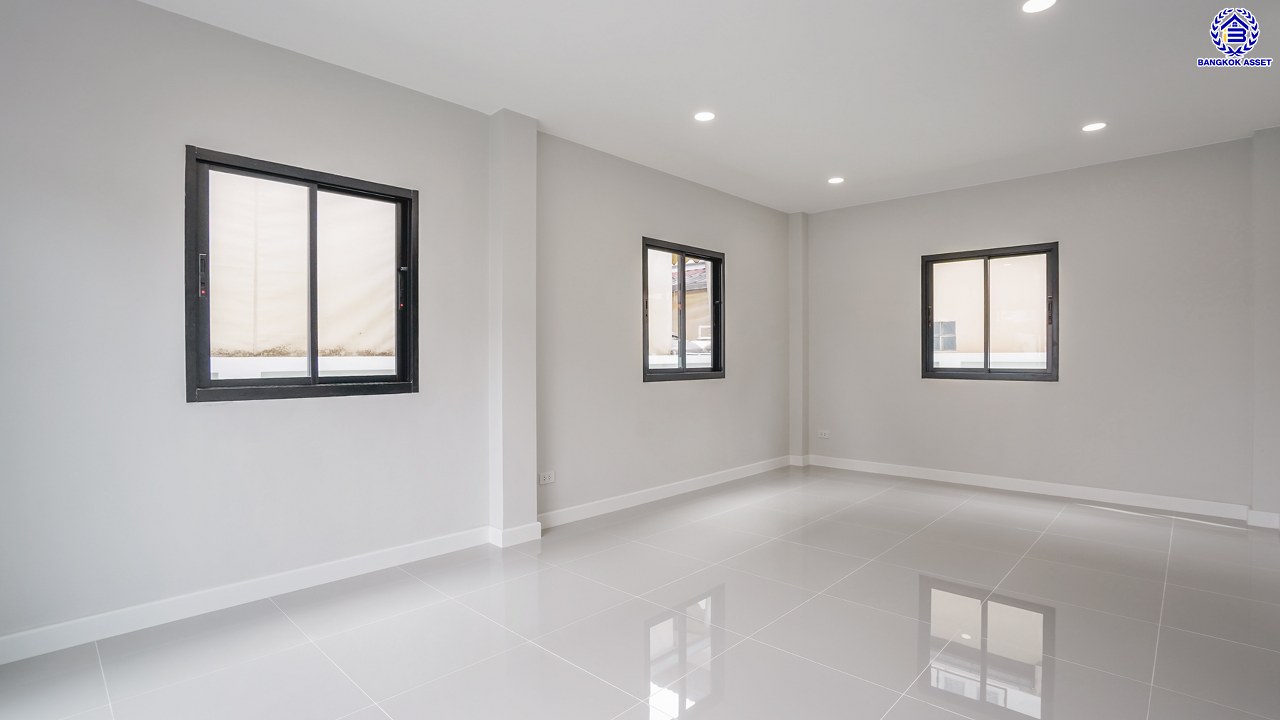 บ้านมือสองตกแต่งใหม่ โครงการ รติรมย์2 ราชพฤกษ์-กาญจนาภิเษก (ซ.สวนผัก32) รีโนเวทใหม่พร้อมเข้าอยู่ บนเนื้อที่ 52 ตร.ว. ฟังก์ชัน 4 ห้องนอน 3 ห้องน้ำ จอดรถได้ 2 คัน ส่วนกลางครบครัน บนทำเลศักยภาพ เชื่อมต่อหลายเส้นทาง ใกล้ทางด่วน "ศรีรัช" และเซ็นทรัล เวสต์วิลล์