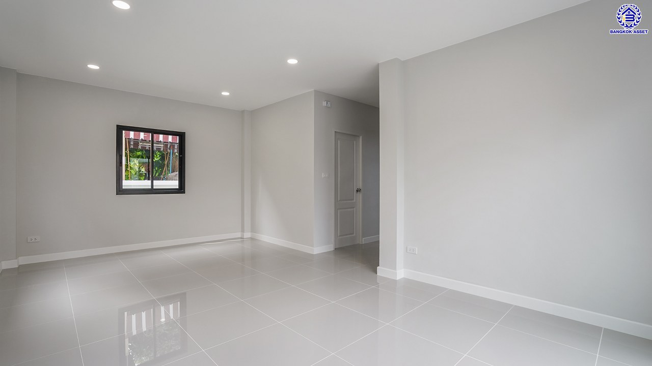 บ้านมือสองตกแต่งใหม่ โครงการ รติรมย์2 ราชพฤกษ์-กาญจนาภิเษก (ซ.สวนผัก32) รีโนเวทใหม่พร้อมเข้าอยู่ บนเนื้อที่ 52 ตร.ว. ฟังก์ชัน 4 ห้องนอน 3 ห้องน้ำ จอดรถได้ 2 คัน ส่วนกลางครบครัน บนทำเลศักยภาพ เชื่อมต่อหลายเส้นทาง ใกล้ทางด่วน "ศรีรัช" และเซ็นทรัล เวสต์วิลล์