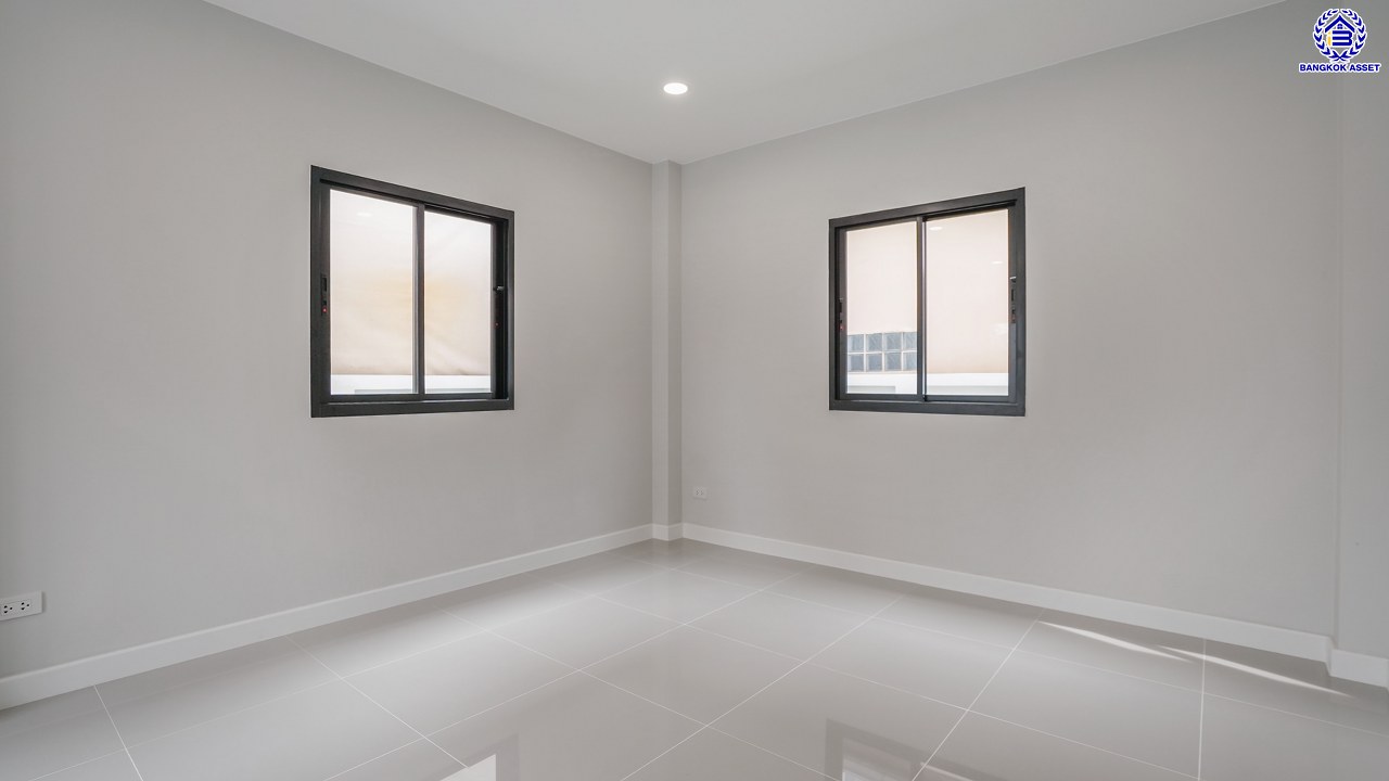 บ้านมือสองตกแต่งใหม่ โครงการ รติรมย์2 ราชพฤกษ์-กาญจนาภิเษก (ซ.สวนผัก32) รีโนเวทใหม่พร้อมเข้าอยู่ บนเนื้อที่ 52 ตร.ว. ฟังก์ชัน 4 ห้องนอน 3 ห้องน้ำ จอดรถได้ 2 คัน ส่วนกลางครบครัน บนทำเลศักยภาพ เชื่อมต่อหลายเส้นทาง ใกล้ทางด่วน "ศรีรัช" และเซ็นทรัล เวสต์วิลล์