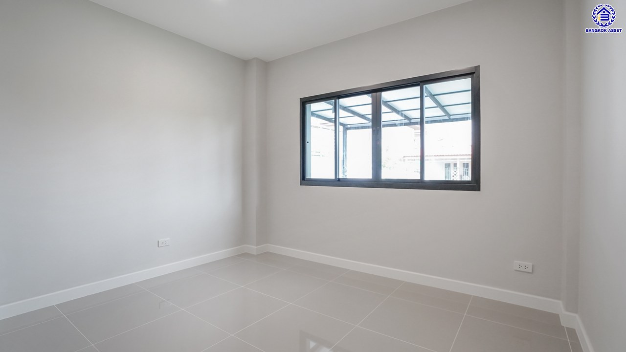 บ้านมือสองตกแต่งใหม่ โครงการ รติรมย์2 ราชพฤกษ์-กาญจนาภิเษก (ซ.สวนผัก32) รีโนเวทใหม่พร้อมเข้าอยู่ บนเนื้อที่ 52 ตร.ว. ฟังก์ชัน 4 ห้องนอน 3 ห้องน้ำ จอดรถได้ 2 คัน ส่วนกลางครบครัน บนทำเลศักยภาพ เชื่อมต่อหลายเส้นทาง ใกล้ทางด่วน "ศรีรัช" และเซ็นทรัล เวสต์วิลล์