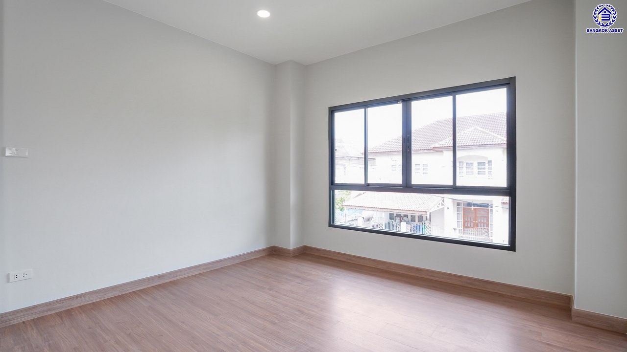 บ้านมือสองตกแต่งใหม่ โครงการ รติรมย์2 ราชพฤกษ์-กาญจนาภิเษก (ซ.สวนผัก32) รีโนเวทใหม่พร้อมเข้าอยู่ บนเนื้อที่ 52 ตร.ว. ฟังก์ชัน 4 ห้องนอน 3 ห้องน้ำ จอดรถได้ 2 คัน ส่วนกลางครบครัน บนทำเลศักยภาพ เชื่อมต่อหลายเส้นทาง ใกล้ทางด่วน "ศรีรัช" และเซ็นทรัล เวสต์วิลล์